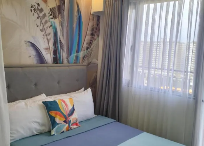 Posh 1 Bedroom Unit+ Netflix*wifi @ Shore 2 Manila
